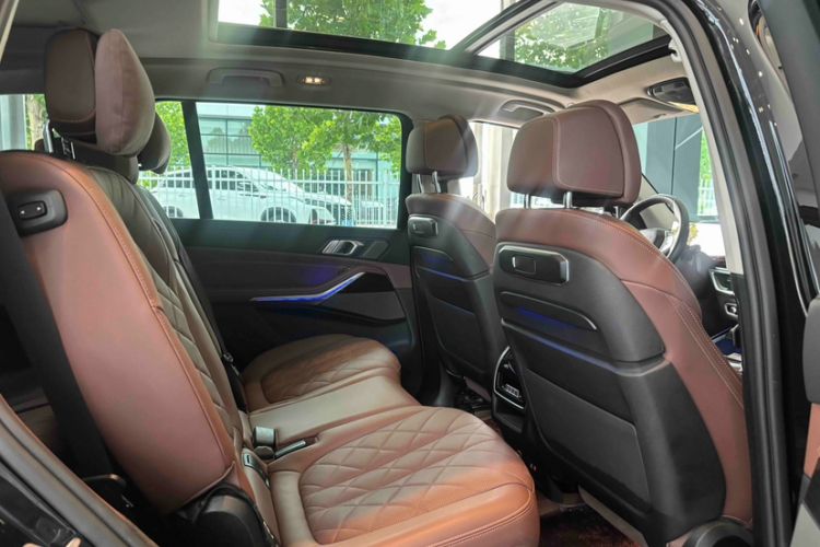 Used BMW X7 2023 xDrive40i Luxury Package with Leading Features Interior 8