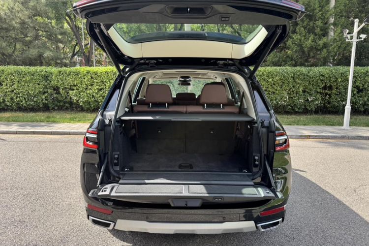 Used BMW X7 2023 xDrive40i Luxury Package with Leading Features Interior 9
