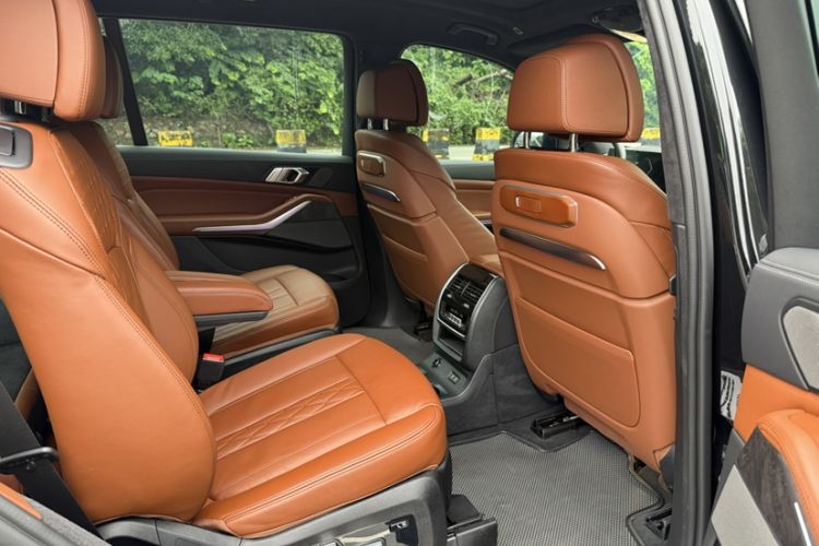 Used BMW X7 2023 xDrive40i Luxury M Sport Package Interior 9