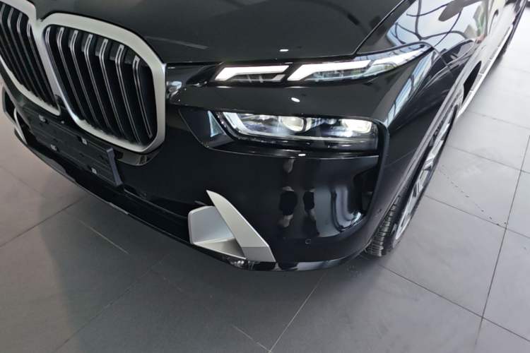 Used BMW X7 2023 xDrive40i Luxury Package with Leading Features Left Front Headlight