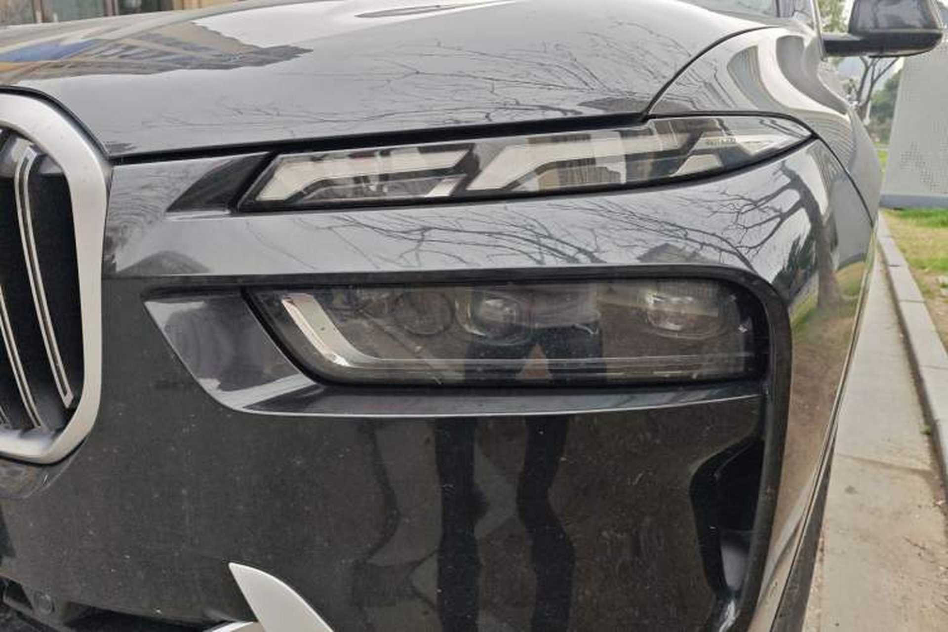 Used BMW X7 2023 xDrive40i Luxury Package with Leading Features Left Front Headlight