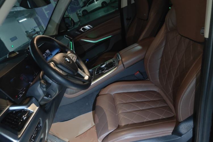 Used BMW X7 2023 xDrive40i Luxury Package with Leading Features Left Front Seat