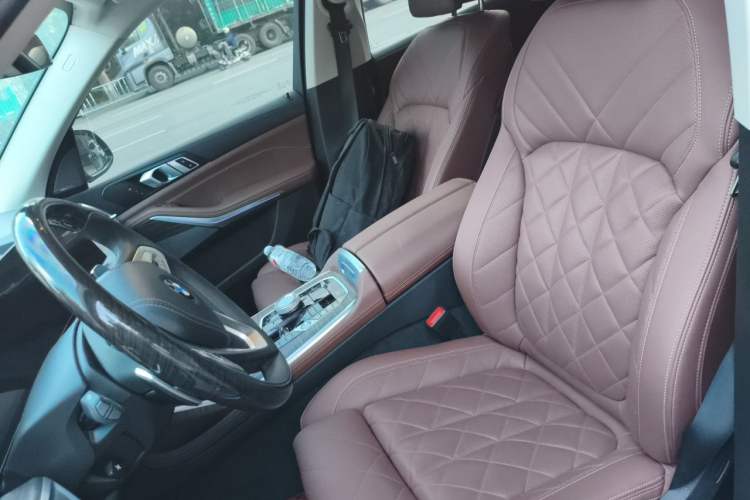 Used BMW X7 2023 xDrive40i Luxury Package with Leading Features Left Front Seat