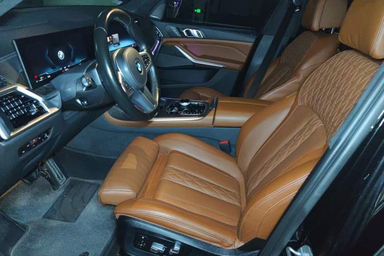 Used BMW X7 2023 xDrive40i Luxury M Sport Package Left Front Seat