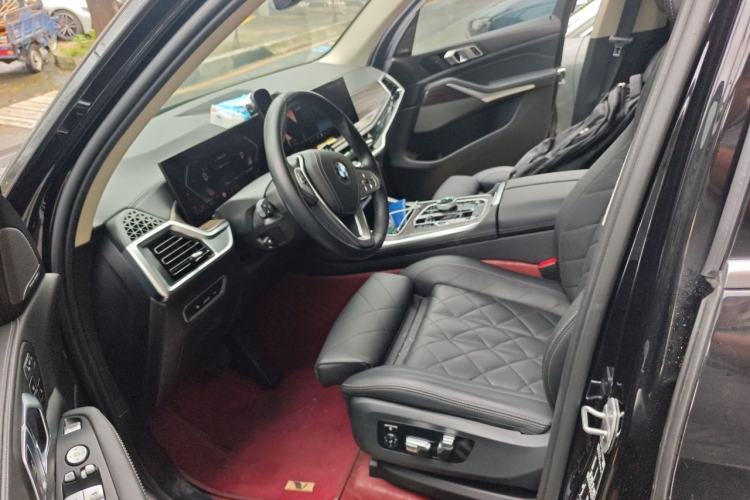 Used BMW X7 2023 xDrive40i Luxury Package with Leading Features Left Front Seat