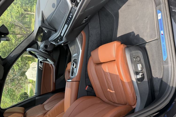 Used BMW X7 2023 xDrive40i Luxury M Sport Package Left Front Seat