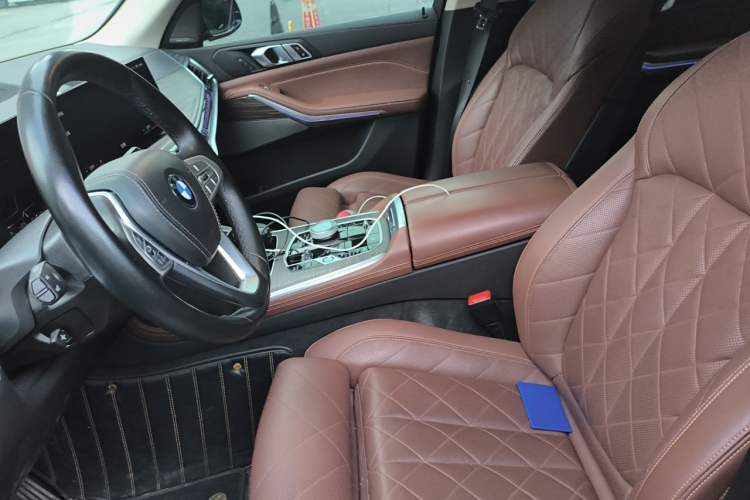 Used BMW X7 2023 xDrive40i Luxury Package with Leading Features Left Front Seat