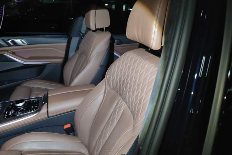Used BMW X7 2023 xDrive40i Luxury M Sport Package Left Front Seat