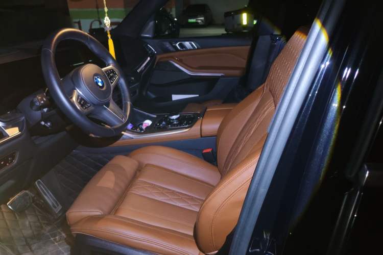 Used BMW X7 2023 xDrive40i Luxury M Sport Package Left Front Seat