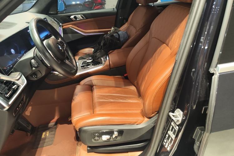 Used BMW X7 2023 xDrive40i Luxury M Sport Package Left Front Seat