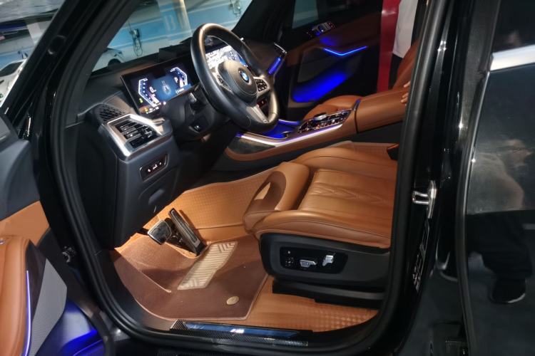 Used BMW X7 2023 xDrive40i Luxury M Sport Package Left Front Seat