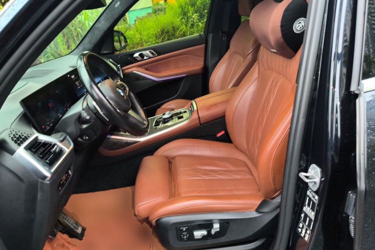 Used BMW X7 2023 xDrive40i Luxury M Sport Package Left Front Seat