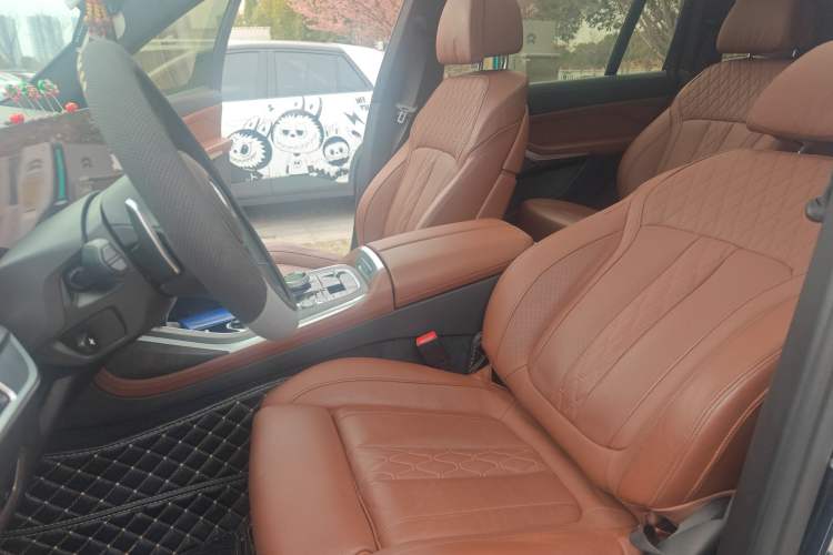 Used BMW X7 2023 xDrive40i Luxury M Sport Package Left Front Seat