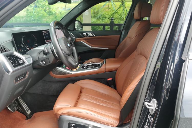 Used BMW X7 2023 xDrive40i Luxury M Sport Package Left Front Seat