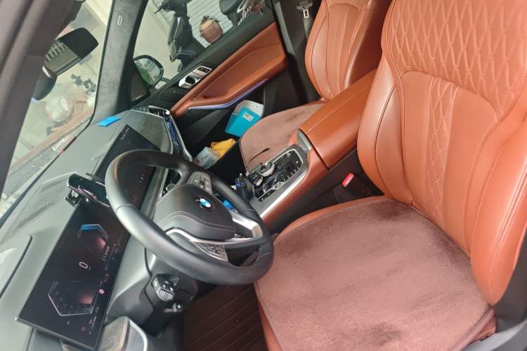 Used BMW X7 2023 xDrive40i Luxury Package with Leading Features Left Front Seat