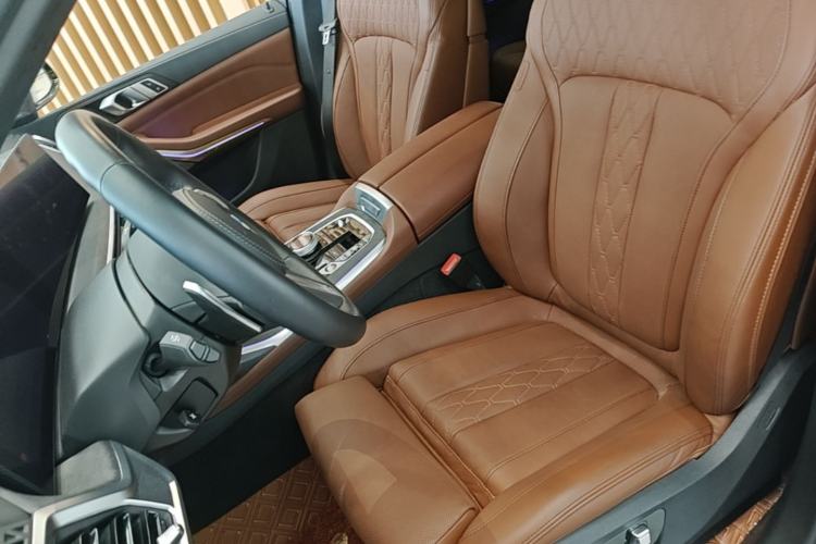 Used BMW X7 2023 xDrive40i Luxury M Sport Package Left Front Seat