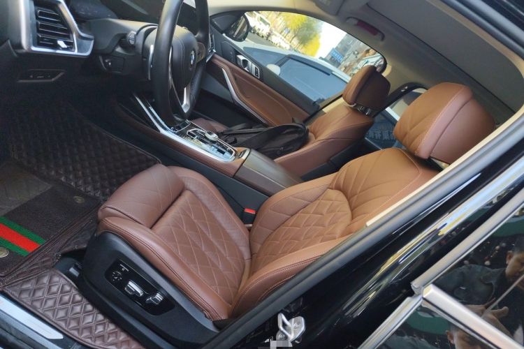 Used BMW X7 2023 xDrive40i Luxury Package with Leading Features Left Front Seat