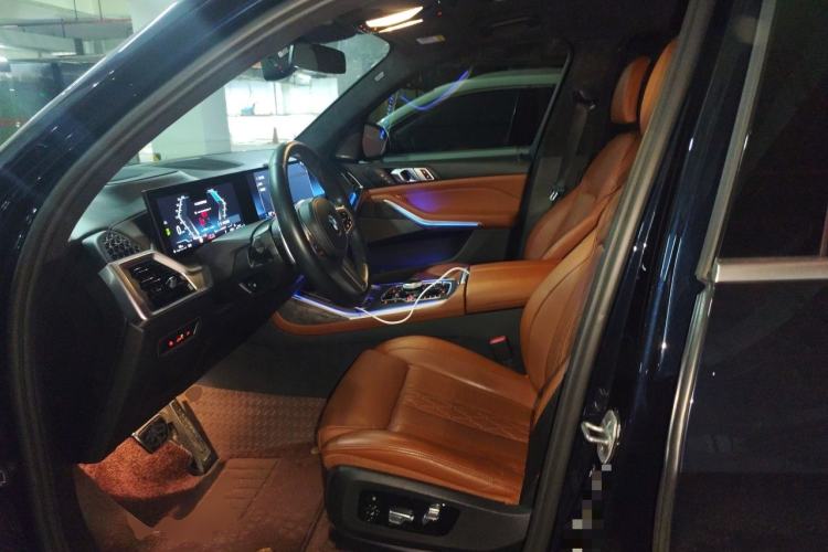 Used BMW X7 2023 xDrive40i Luxury M Sport Package Left Front Seat