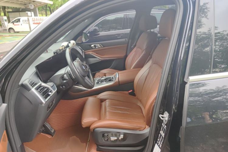 Used BMW X7 2023 xDrive40i Luxury M Sport Package Left Front Seat
