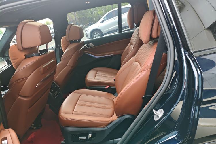 Used BMW X7 2023 xDrive40i Luxury M Sport Package Left Rear Seat