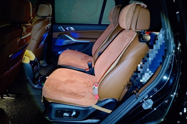 Used BMW X7 2023 xDrive40i Luxury M Sport Package Left Rear Seat