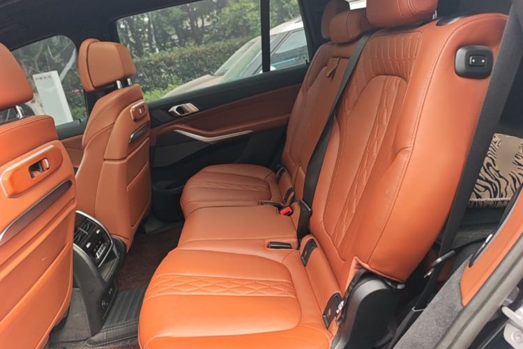 Used BMW X7 2023 xDrive40i Luxury Package with Leading Features Left Rear Seat