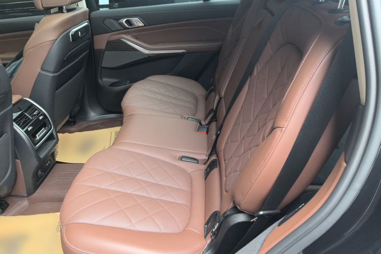 Used BMW X7 2023 xDrive40i Luxury Package with Leading Features Left Rear Seat