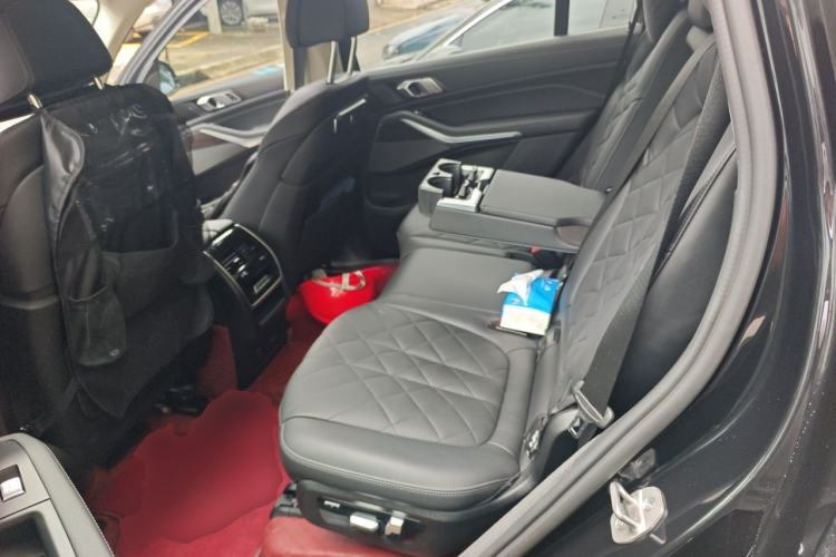 Used BMW X7 2023 xDrive40i Luxury Package with Leading Features Left Rear Seat