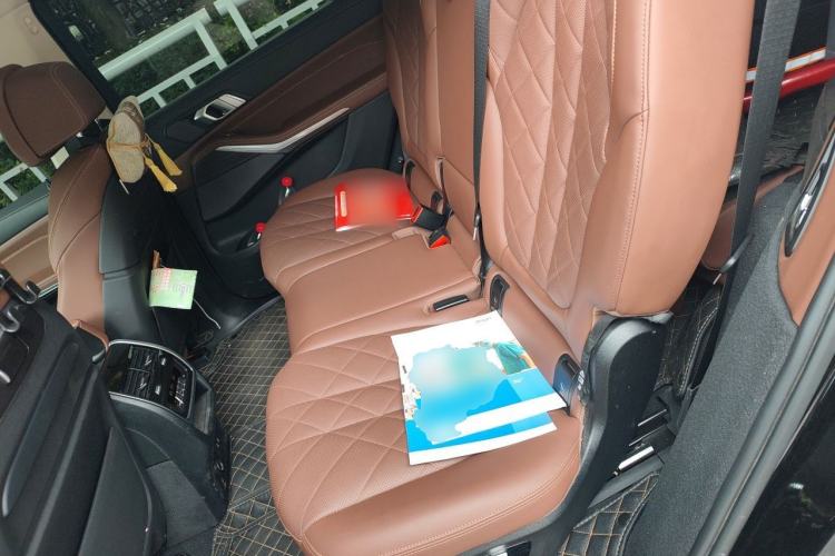 Used BMW X7 2023 xDrive40i Luxury Package with Leading Features Left Rear Seat