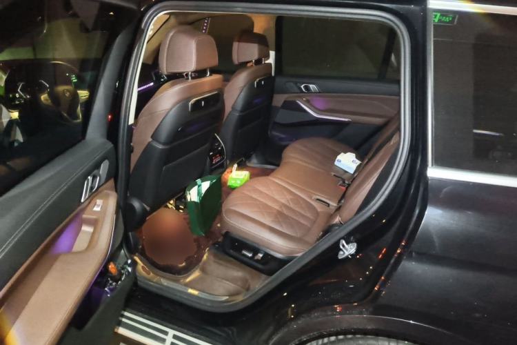Used BMW X7 2023 xDrive40i Luxury Package with Leading Features Left Rear Seat