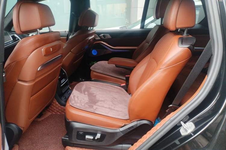 Used BMW X7 2023 xDrive40i Luxury M Sport Package Left Rear Seat