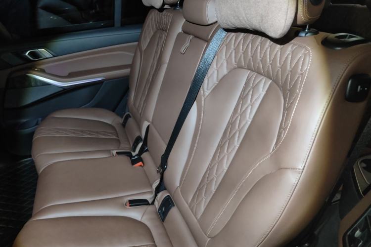 Used BMW X7 2023 xDrive40i Luxury M Sport Package Left Rear Seat