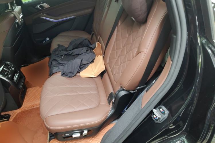 Used BMW X7 2023 xDrive40i Luxury Package with Leading Features Left Rear Seat