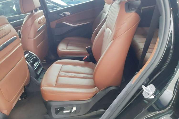 Used BMW X7 2023 xDrive40i Luxury M Sport Package Left Rear Seat