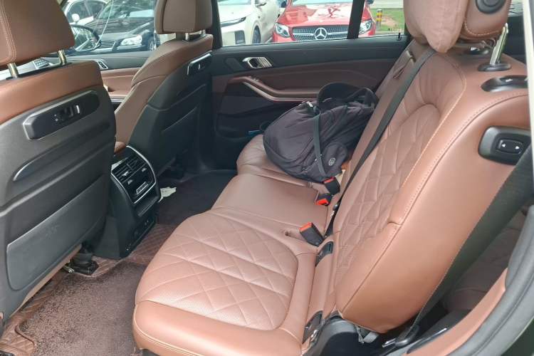 Used BMW X7 2023 xDrive40i Luxury Package with Leading Features Left Rear Seat