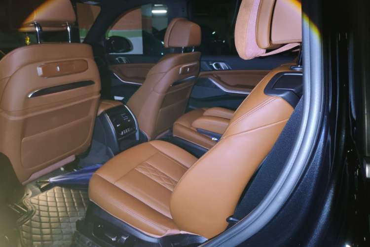 Used BMW X7 2023 xDrive40i Luxury M Sport Package Left Rear Seat