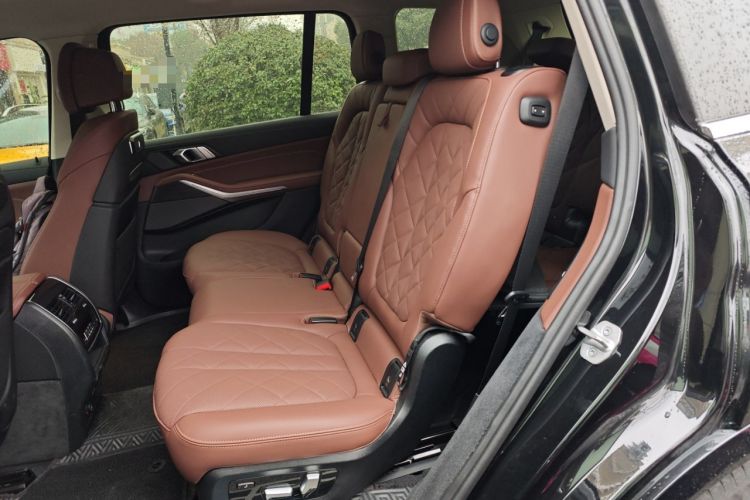 Used BMW X7 2023 xDrive40i Luxury Package with Leading Features Left Rear Seat