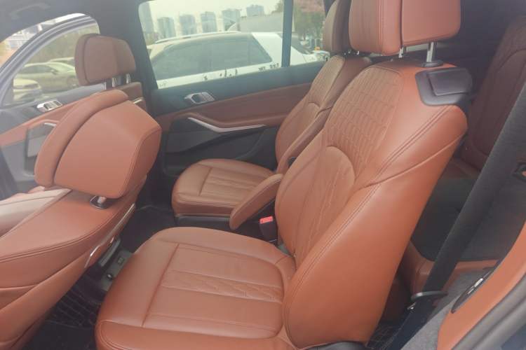 Used BMW X7 2023 xDrive40i Luxury M Sport Package Left Rear Seat