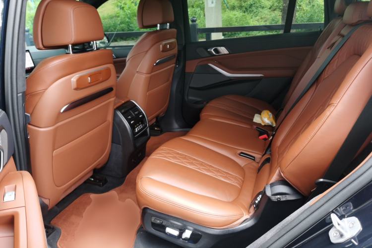 Used BMW X7 2023 xDrive40i Luxury M Sport Package Left Rear Seat