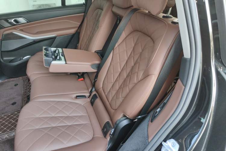 Used BMW X7 2023 xDrive40i Luxury Package with Leading Features Left Rear Seat