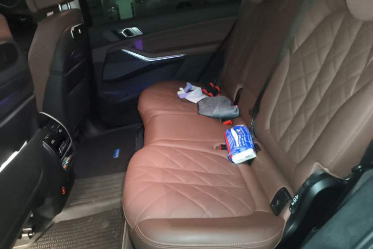 Used BMW X7 2023 xDrive40i Luxury Package with Leading Features Left Rear Seat