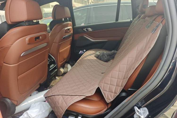 Used BMW X7 2023 xDrive40i Luxury Package with Leading Features Left Rear Seat