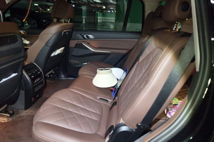 Used BMW X7 2023 xDrive40i Luxury Package with Leading Features Left Rear Seat