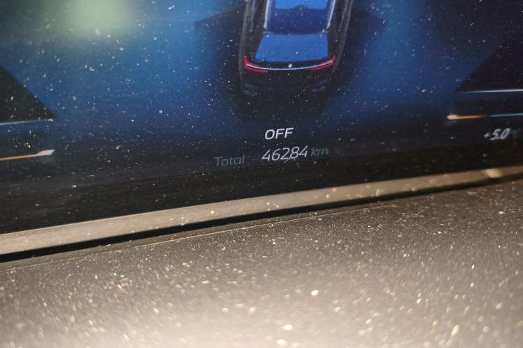 Used BMW X7 2023 xDrive40i Luxury Package with Premium Features Odometer Close Up