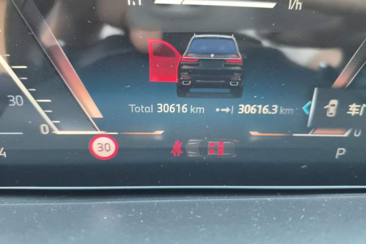Used BMW X7 2023 xDrive40i Luxury Package with Leading Features Odometer Close Up