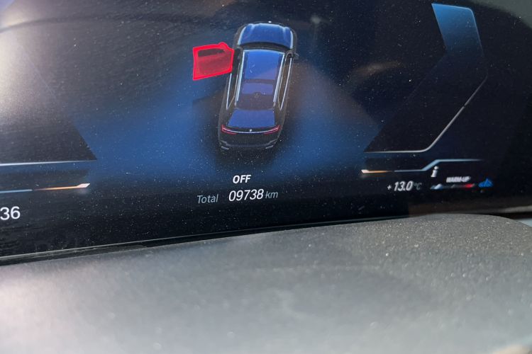 Used BMW X7 2023 xDrive40i Luxury Package with Leading Features Odometer Close Up