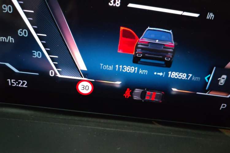 Used BMW X7 2023 xDrive40i Luxury Package with Leading Features Odometer Close Up