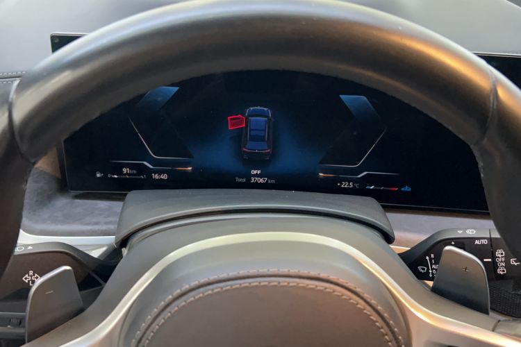 Used BMW X7 2023 xDrive40i Luxury M Sport Package Odometer Close Up