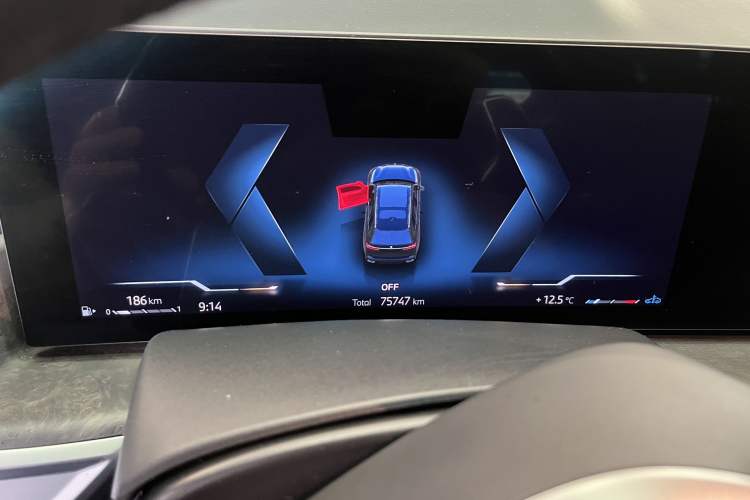 Used BMW X7 2023 xDrive40i Luxury M Sport Package Odometer Close Up