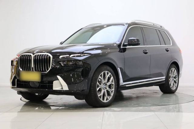 Used BMW X7 2023 xDrive40i Luxury Package with Leading Features